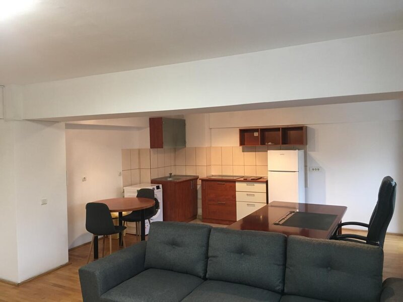 Unirii, ultracentral.