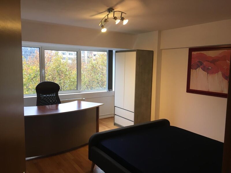 Unirii, ultracentral.