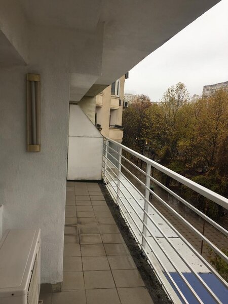 Unirii, ultracentral.